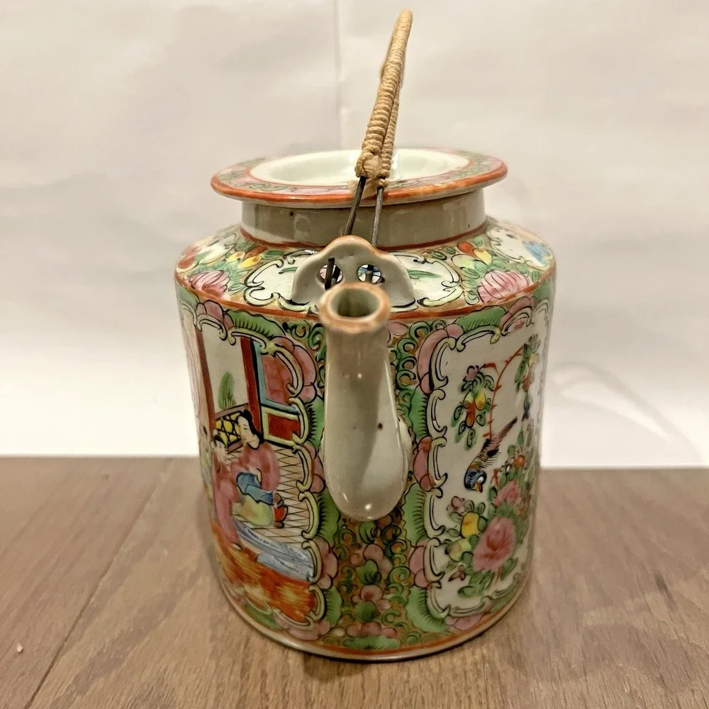 Antique Qing Rose Medallion Teapot Hand Painted Famille Rose 19thC‎ Chinese
